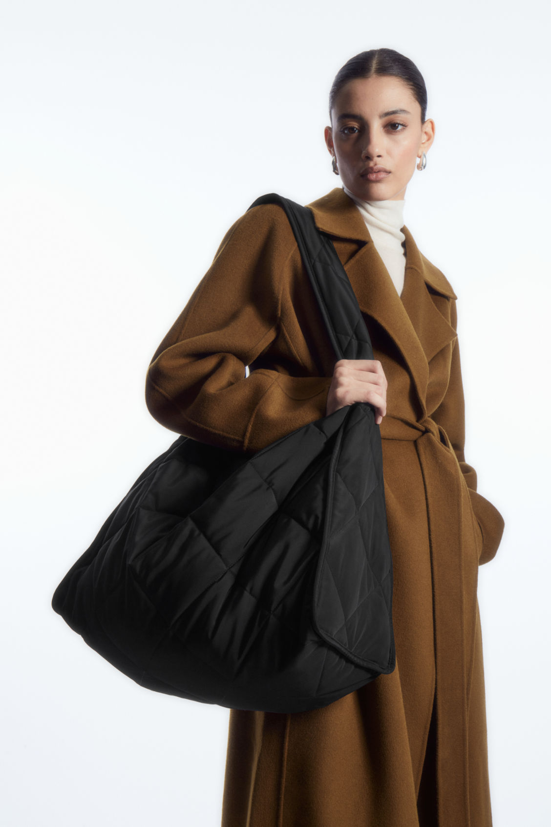 OVERSIZED DIAMOND-QUILTED BAG