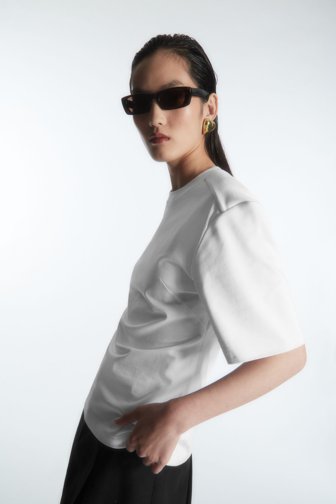 POWER-SHOULDER WAISTED T-SHIRT