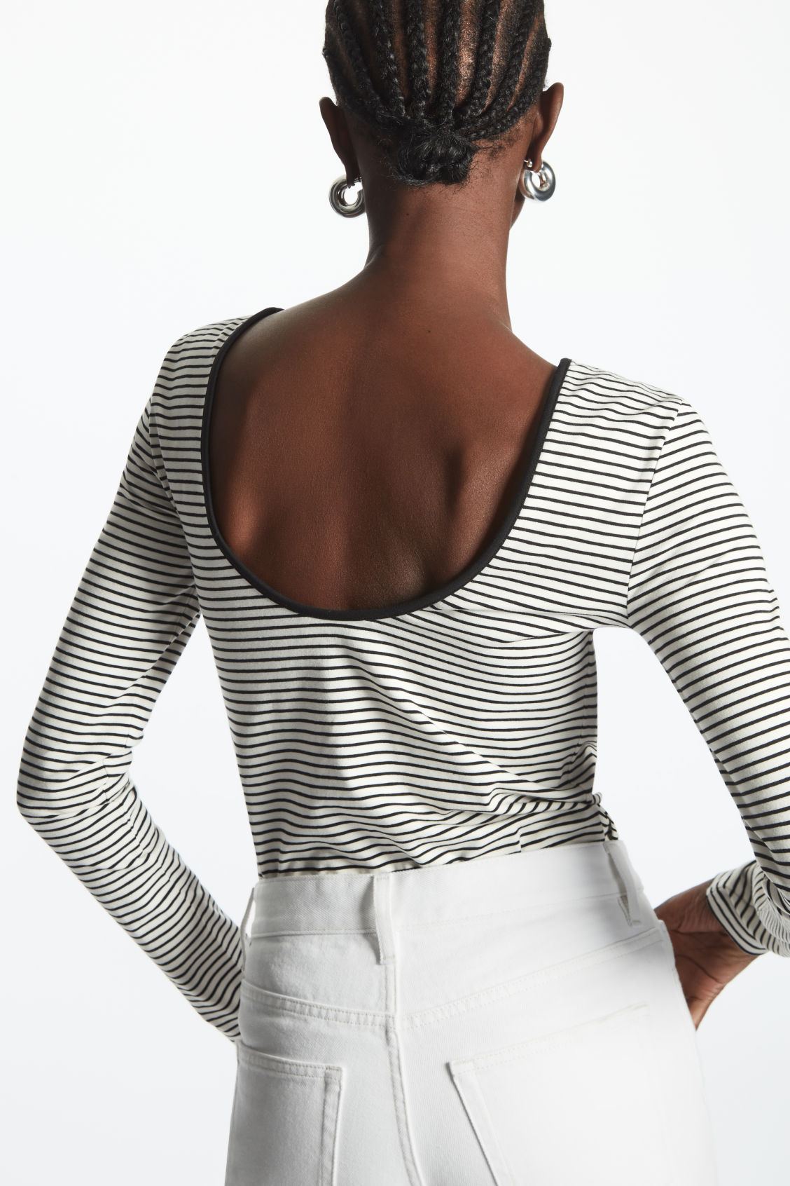 LONG-SLEEVED SCOOP-NECK TOP