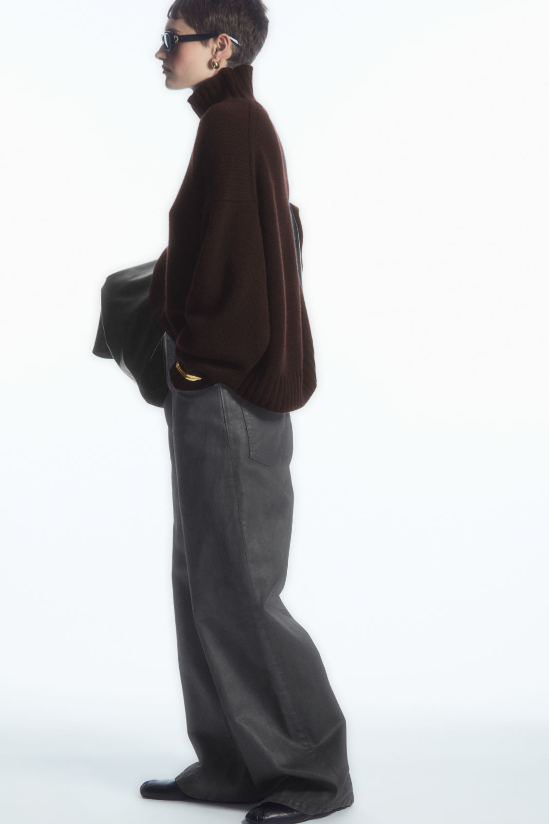 VOLUME COATED-DENIM JEANS - WIDE