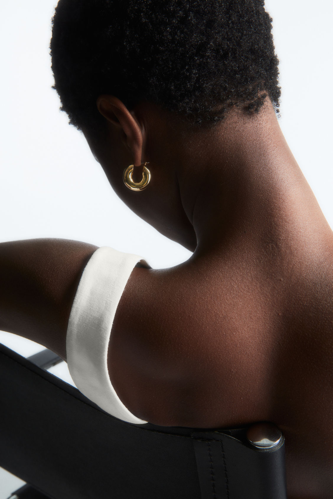 SMALL CHUNKY HOOP EARRINGS