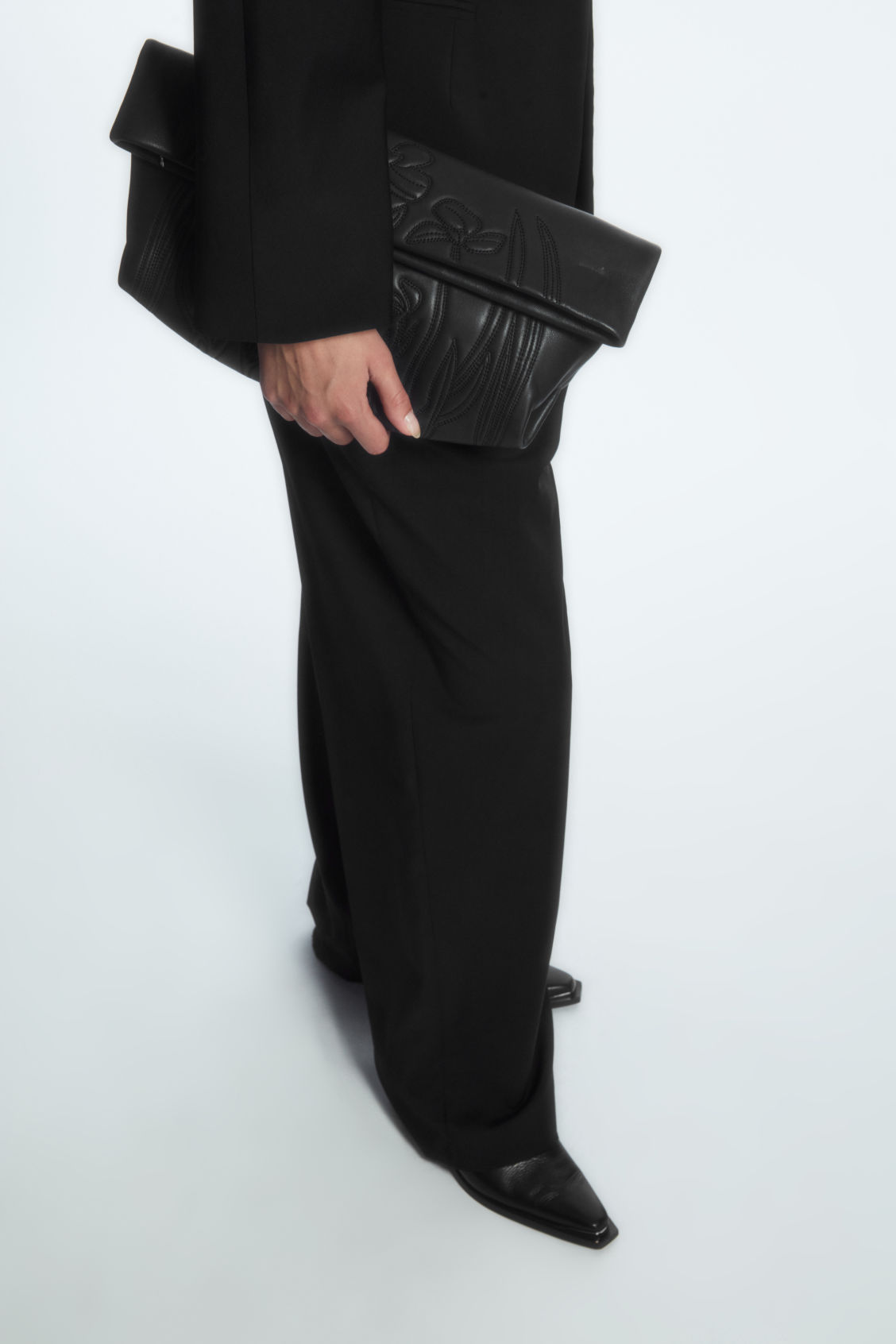 EMBROIDERED WESTERN CLUTCH - LEATHER