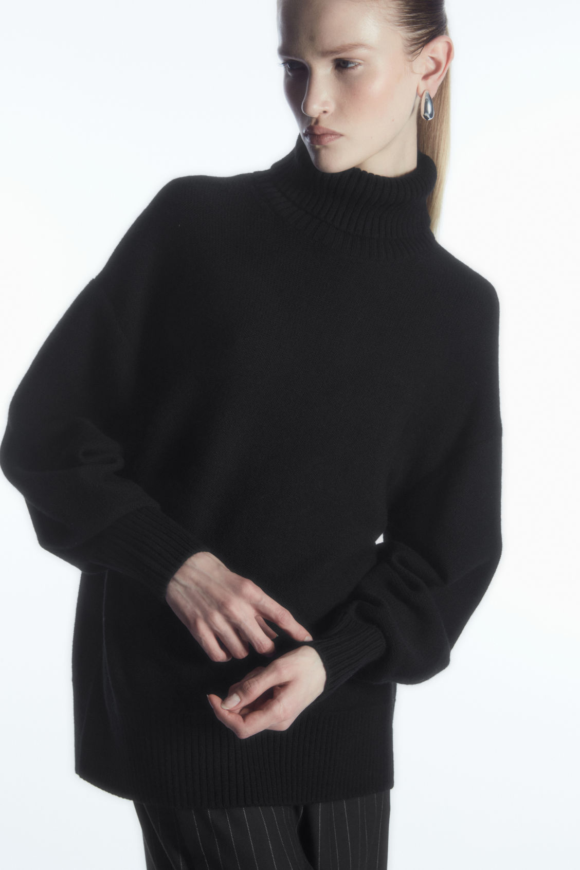 OVERSIZED WOOL ROLL-NECK JUMPER