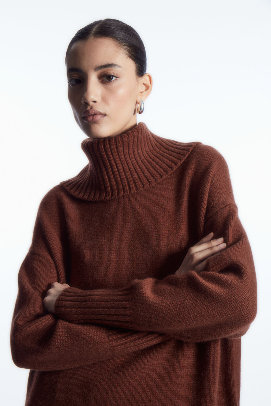 OVERSIZED PURE CASHMERE ROLL-NECK JUMPER