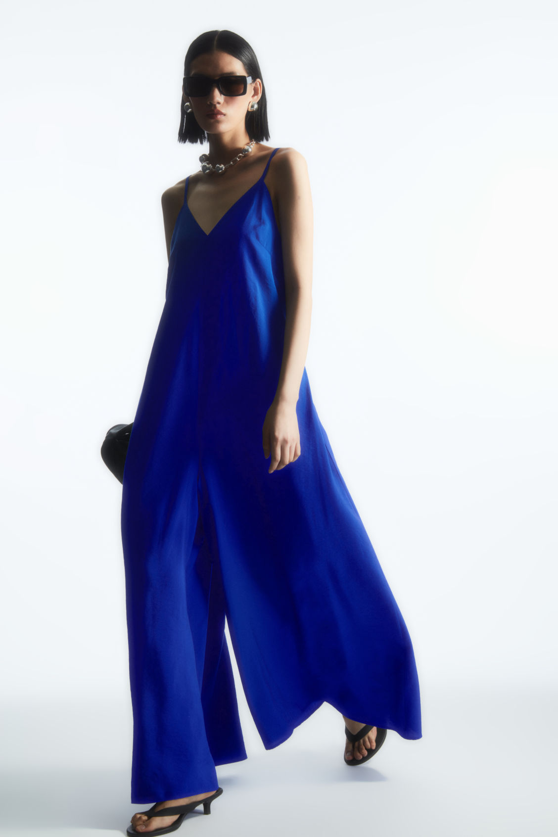 V-NECK WIDE-LEG JUMPSUIT