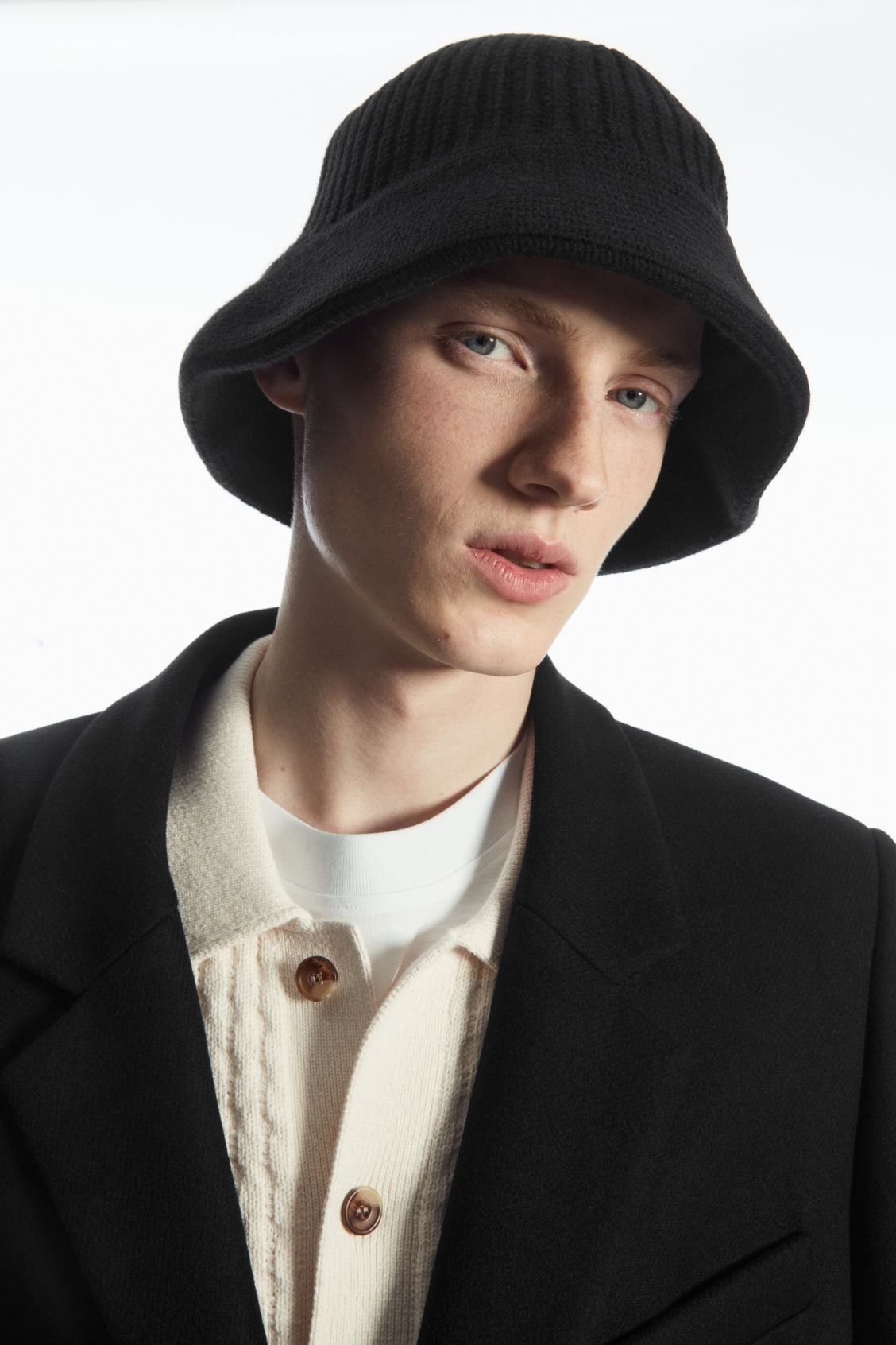 KNITTED MERINO WOOL BUCKET HAT