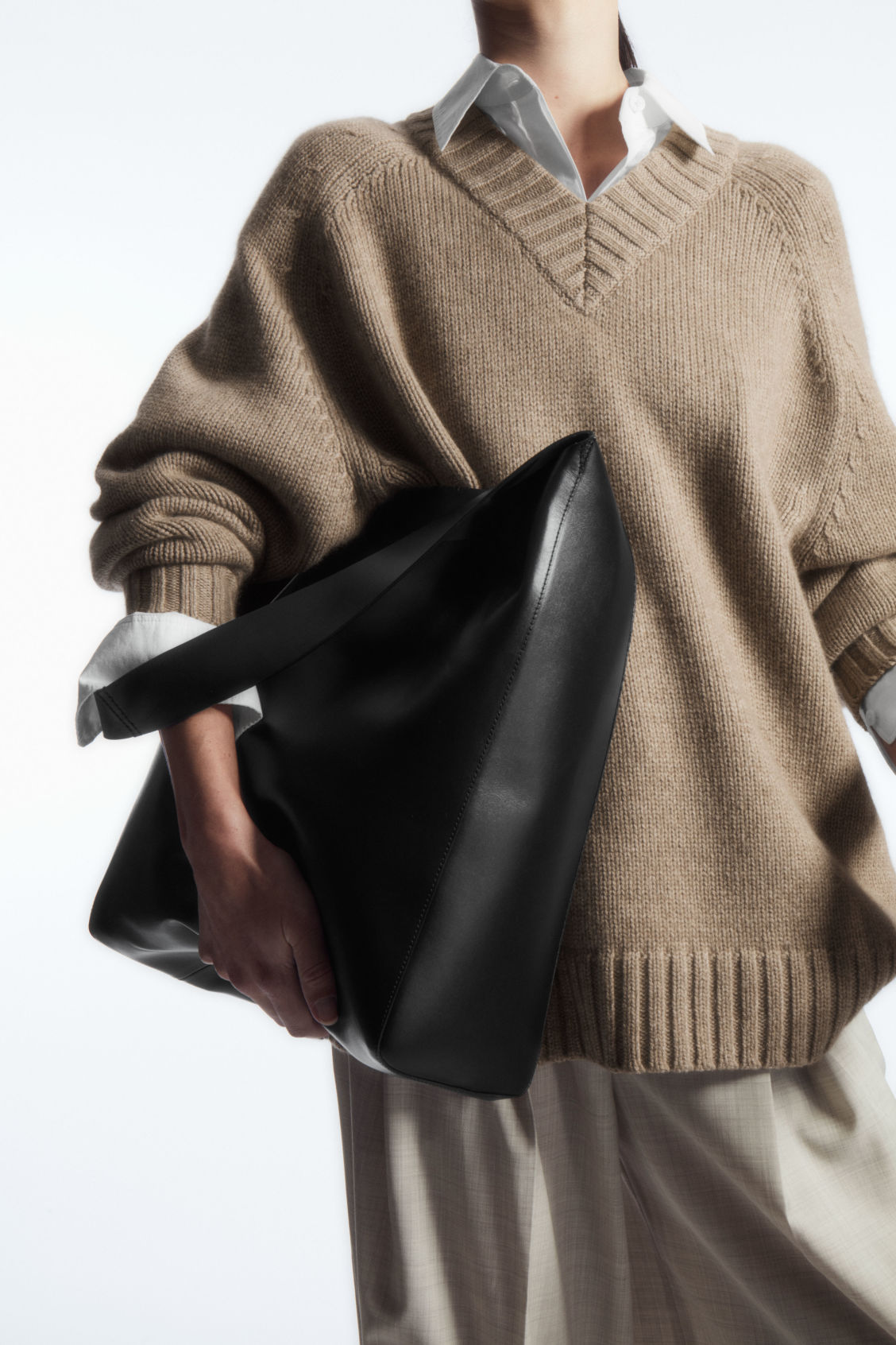 SLOUCHY SHOULDER BAG - LEATHER