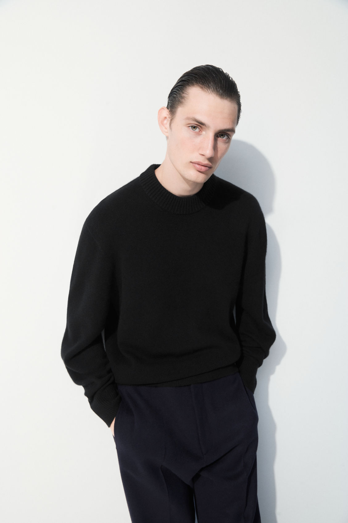 THE CASHMERE CREW-NECK JUMPER