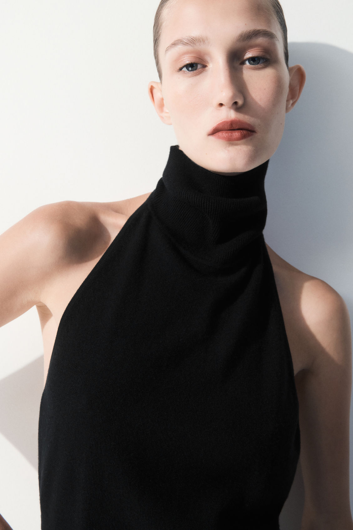 THE BACKLESS CASHMERE TOP