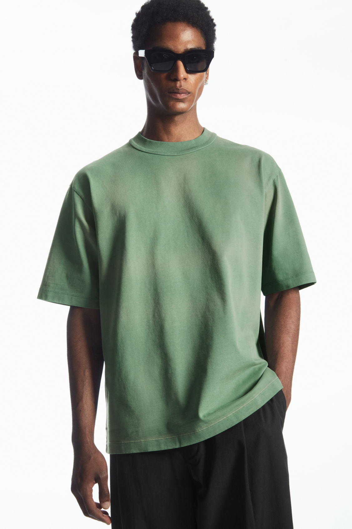 HEAVYWEIGHT MOCK-NECK T-SHIRT