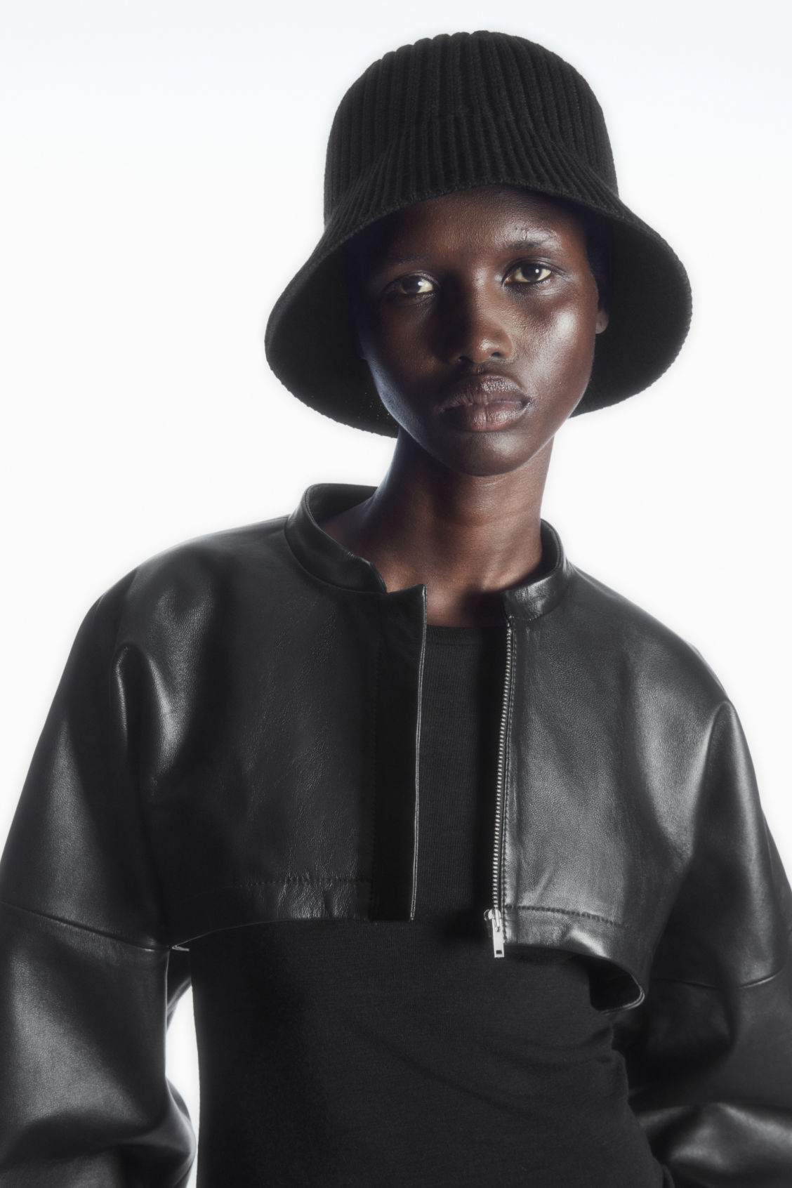 RIBBED MERINO WOOL BUCKET HAT