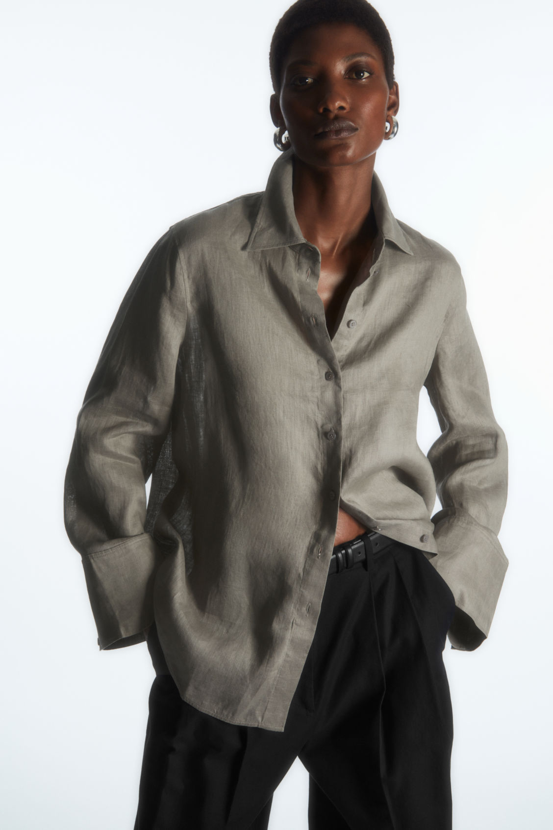 WIDE-SLEEVED LINEN SHIRT