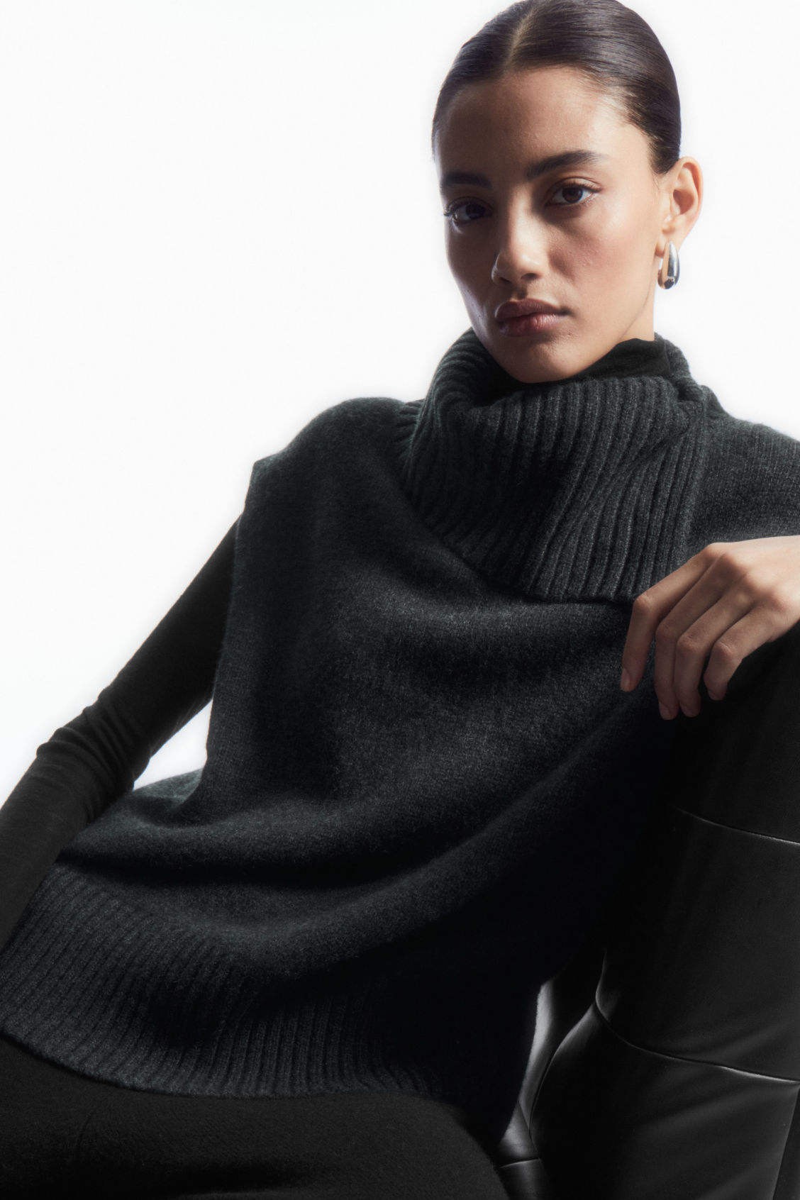 HIGH-NECK PURE CASHMERE VEST
