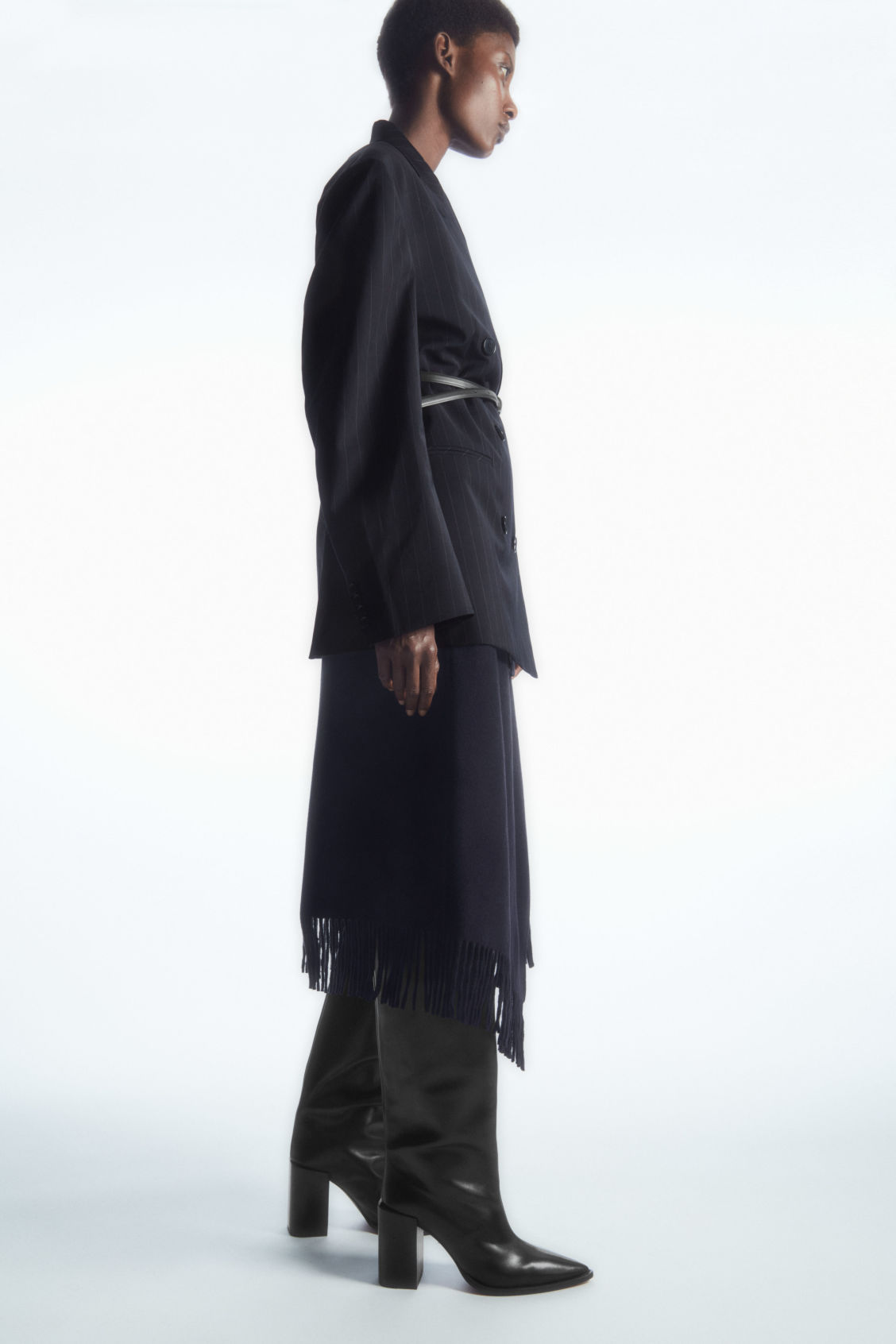 KNEE-HIGH POINTED LEATHER BOOTS