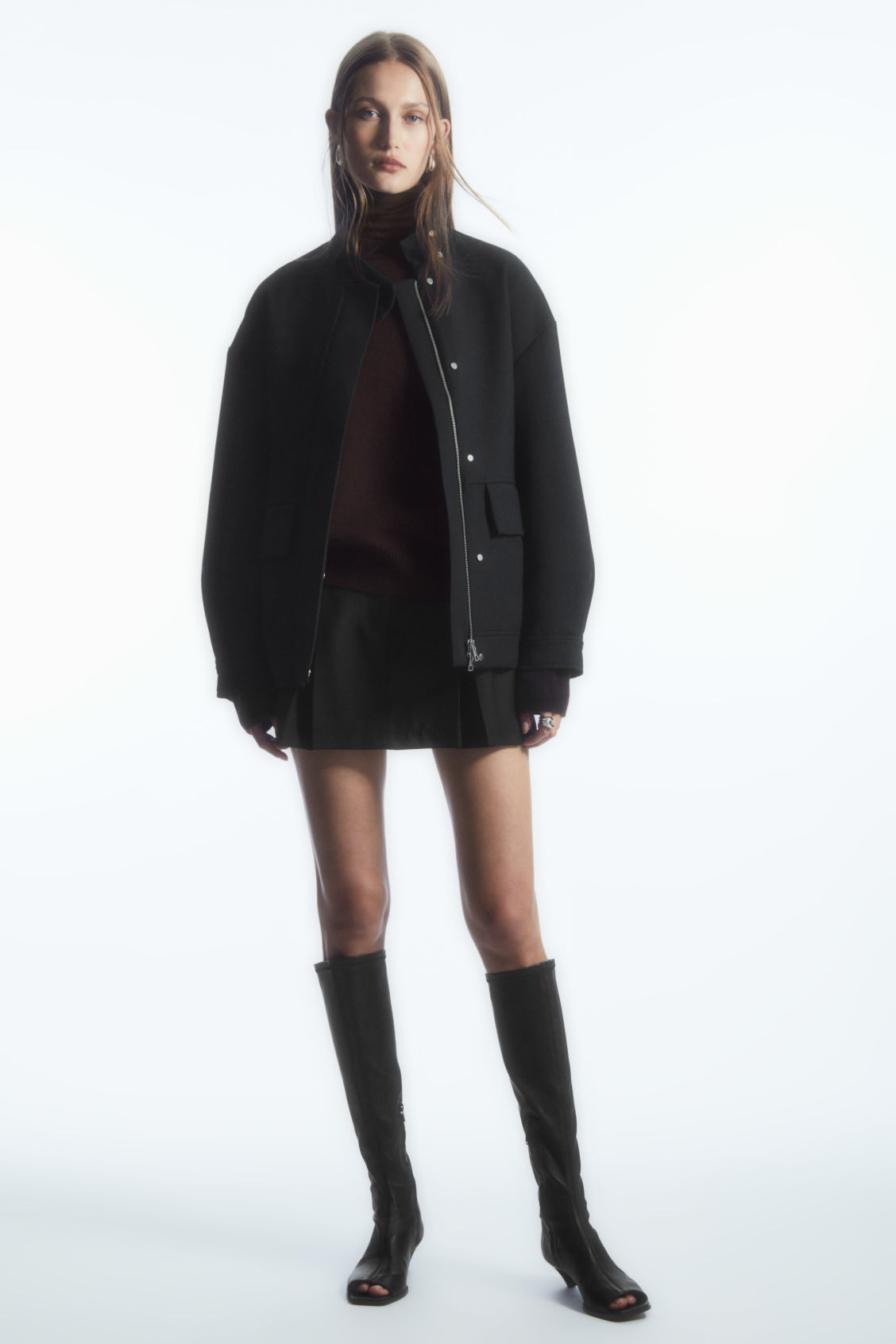 LOW-RISE PLEATED WOOL MINI SKIRT