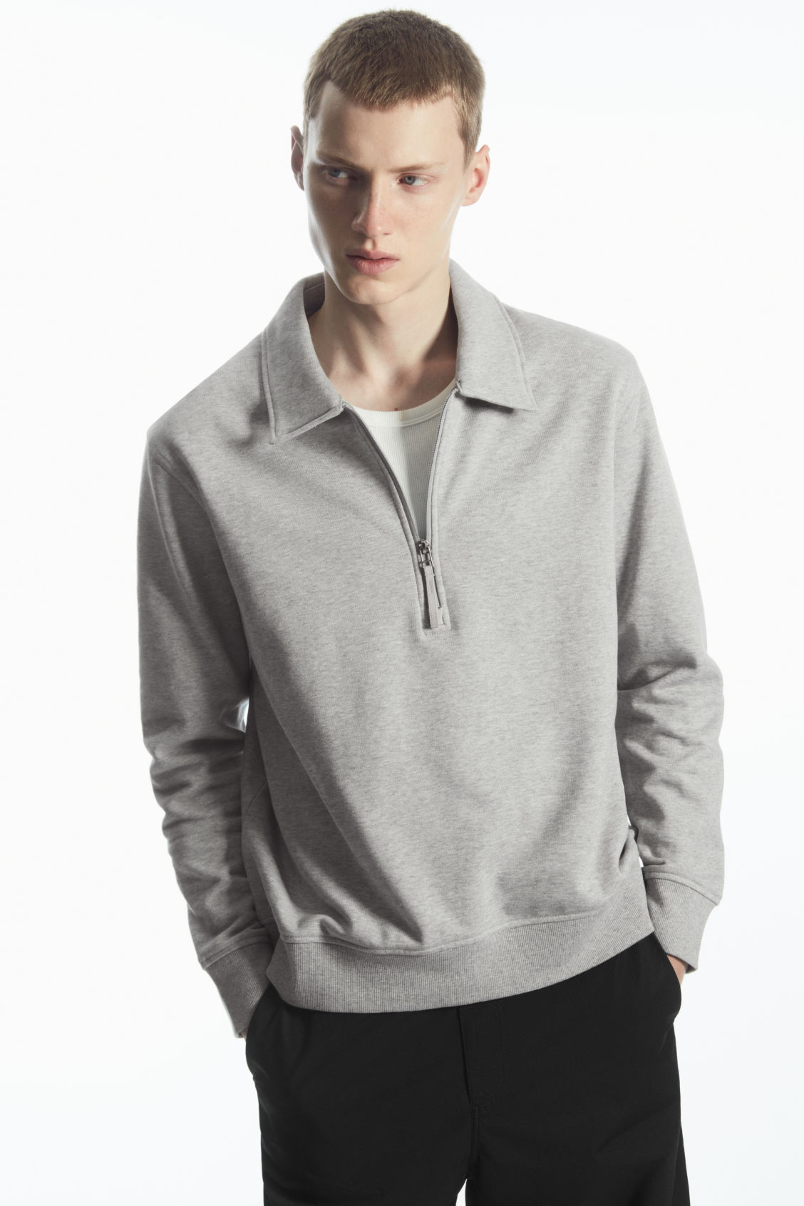 COLLARED HALF-ZIP SWEATSHIRT