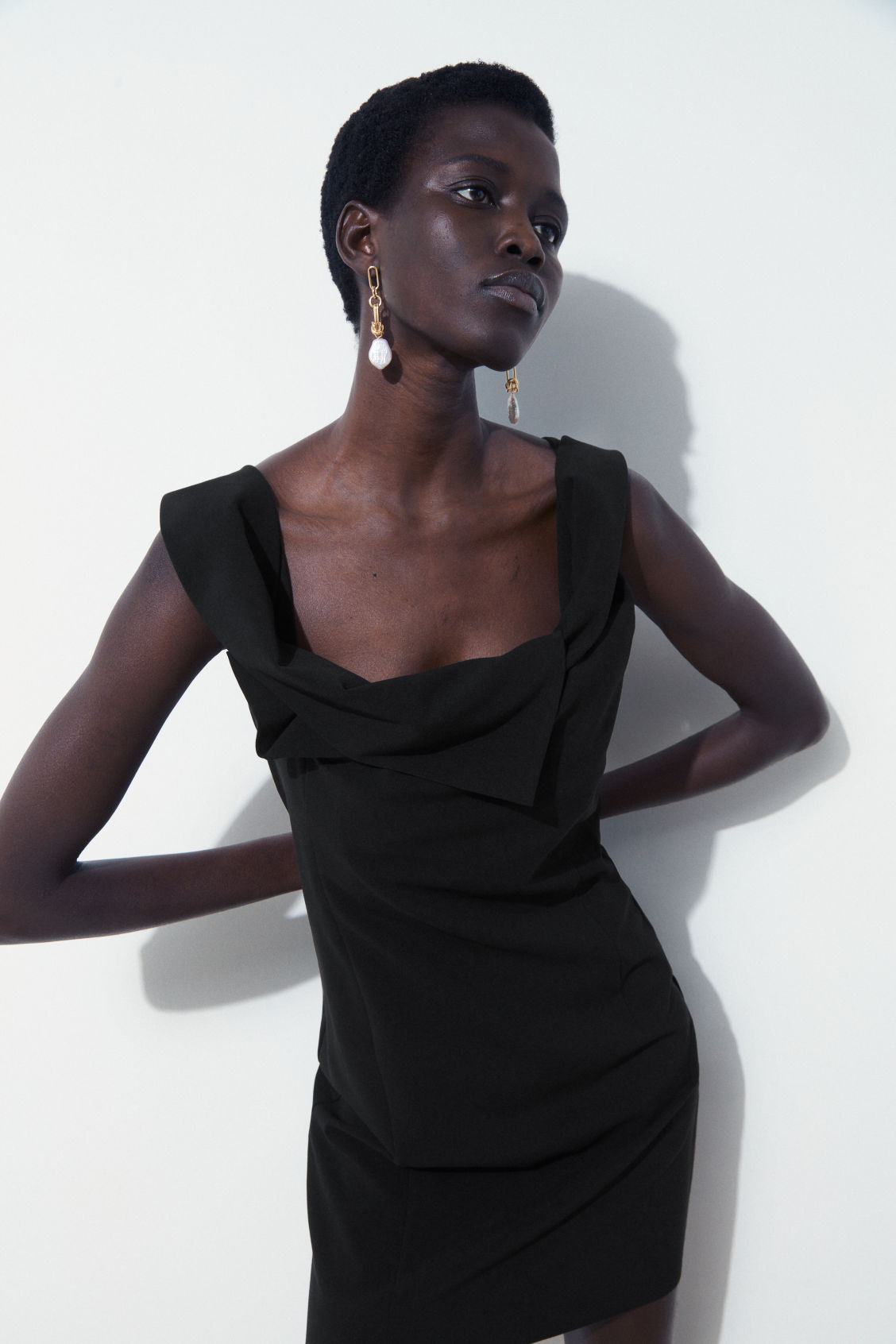 THE OFF-THE-SHOULDER PENCIL DRESS