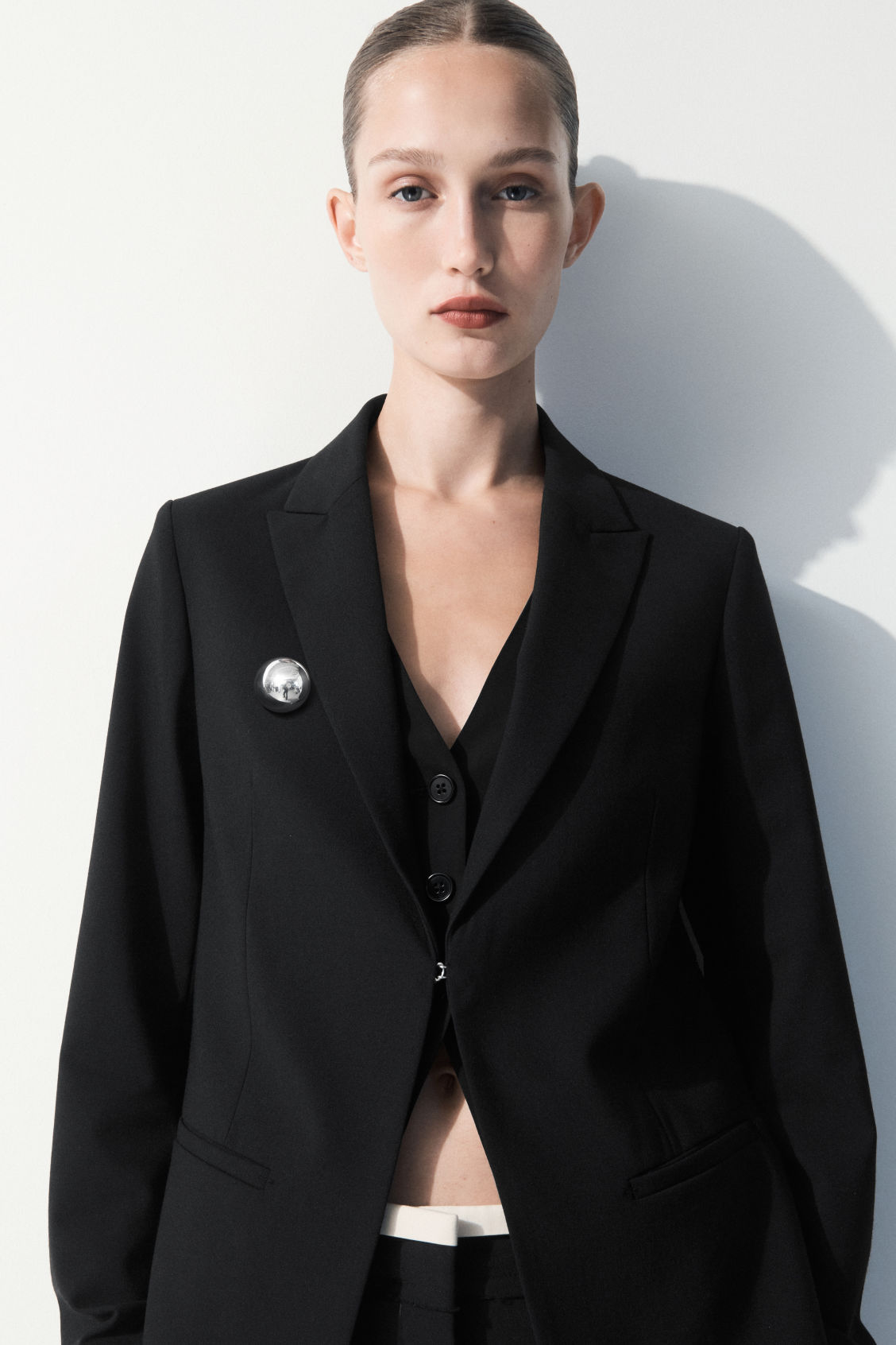 THE LARGE SPHERE BROOCH