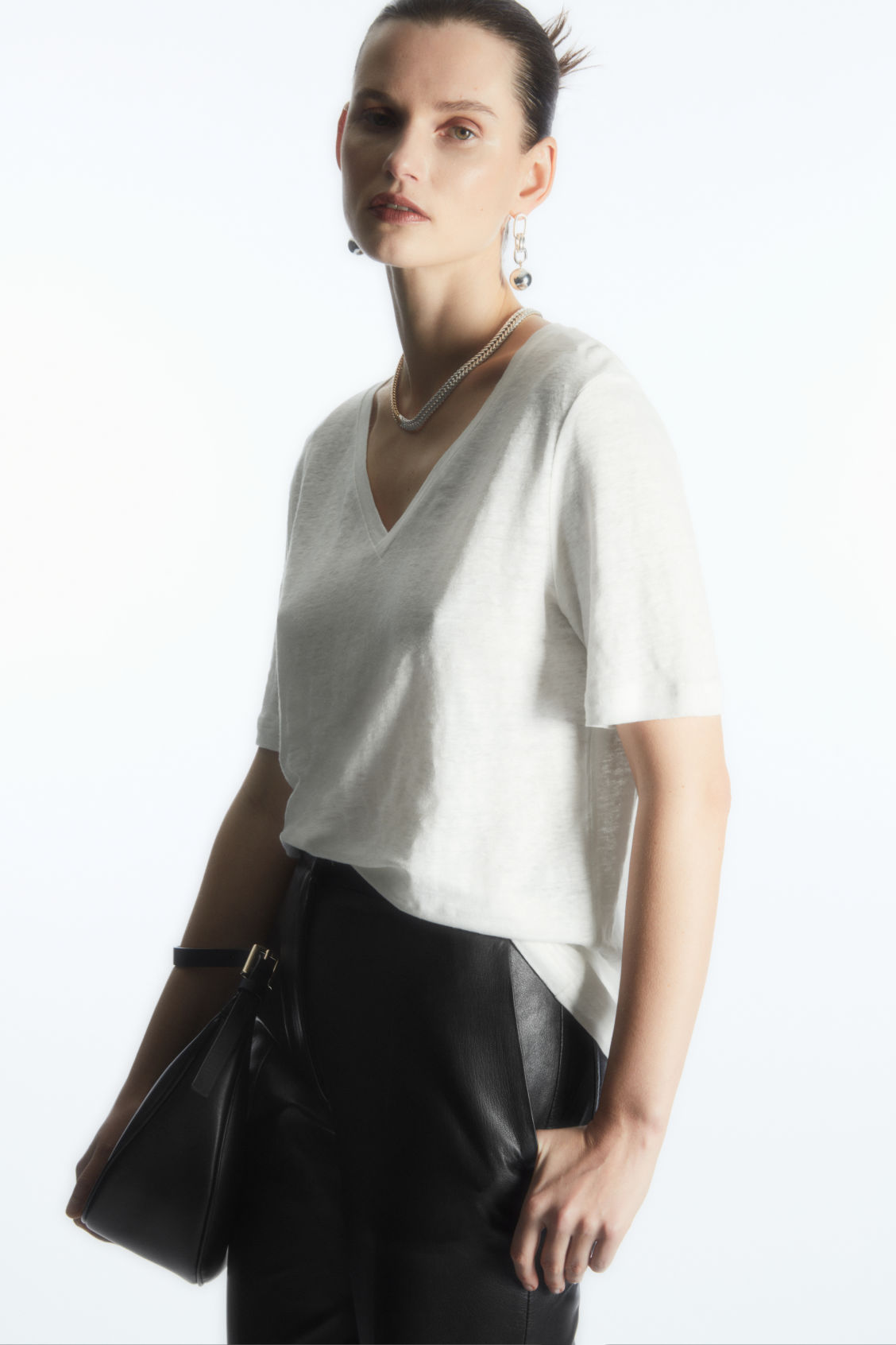 V-NECK LINEN T-SHIRT