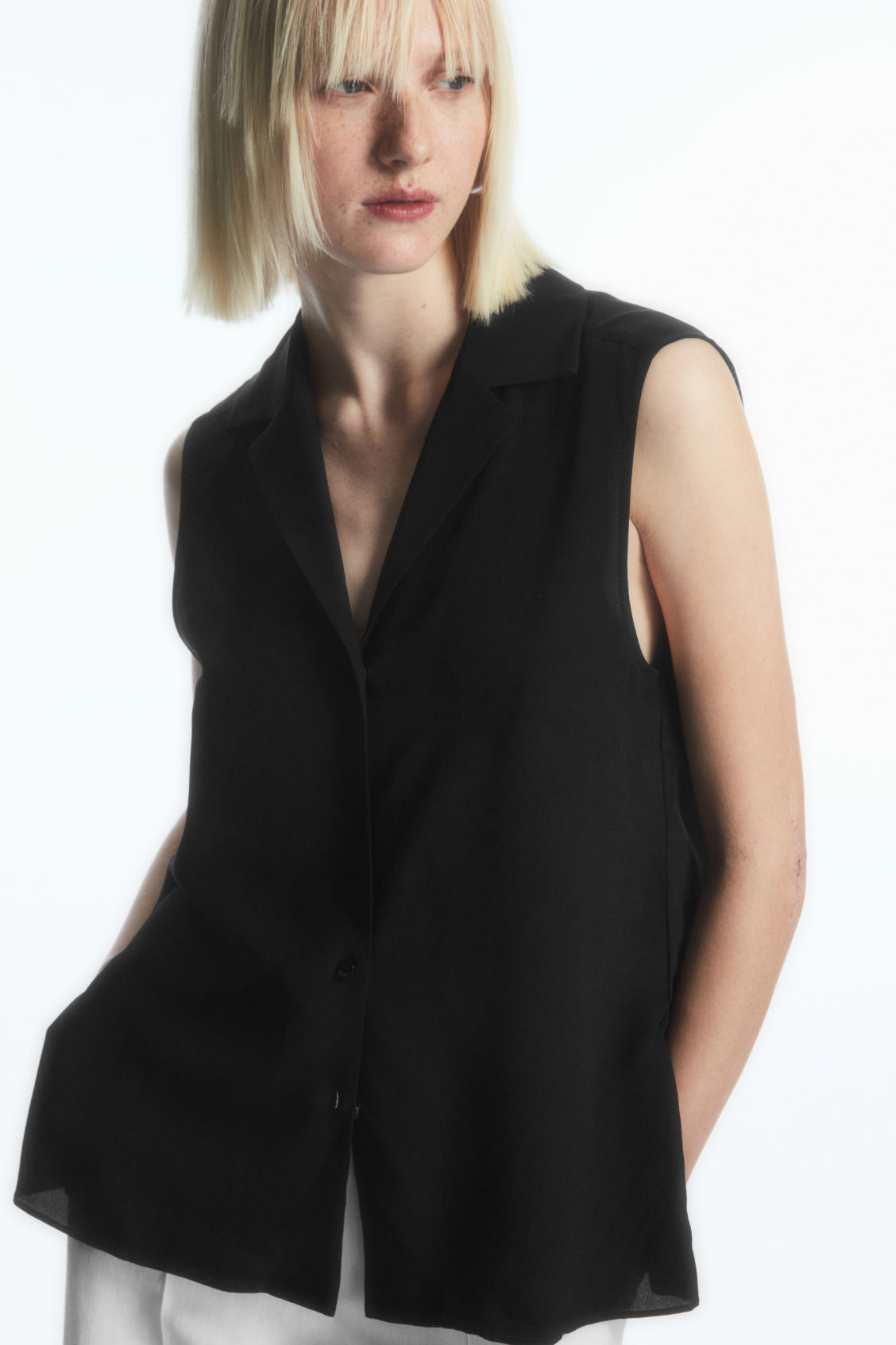 SLEEVELESS CAMP-COLLAR PURE SILK BLOUSE