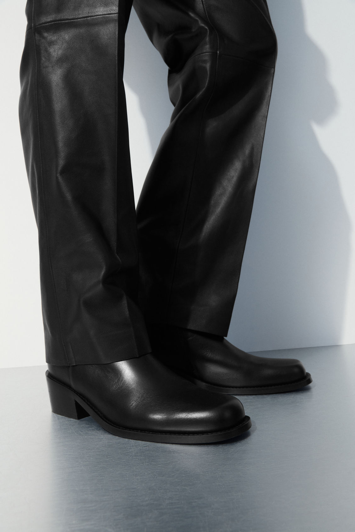 THE HEELED LEATHER BOOTS