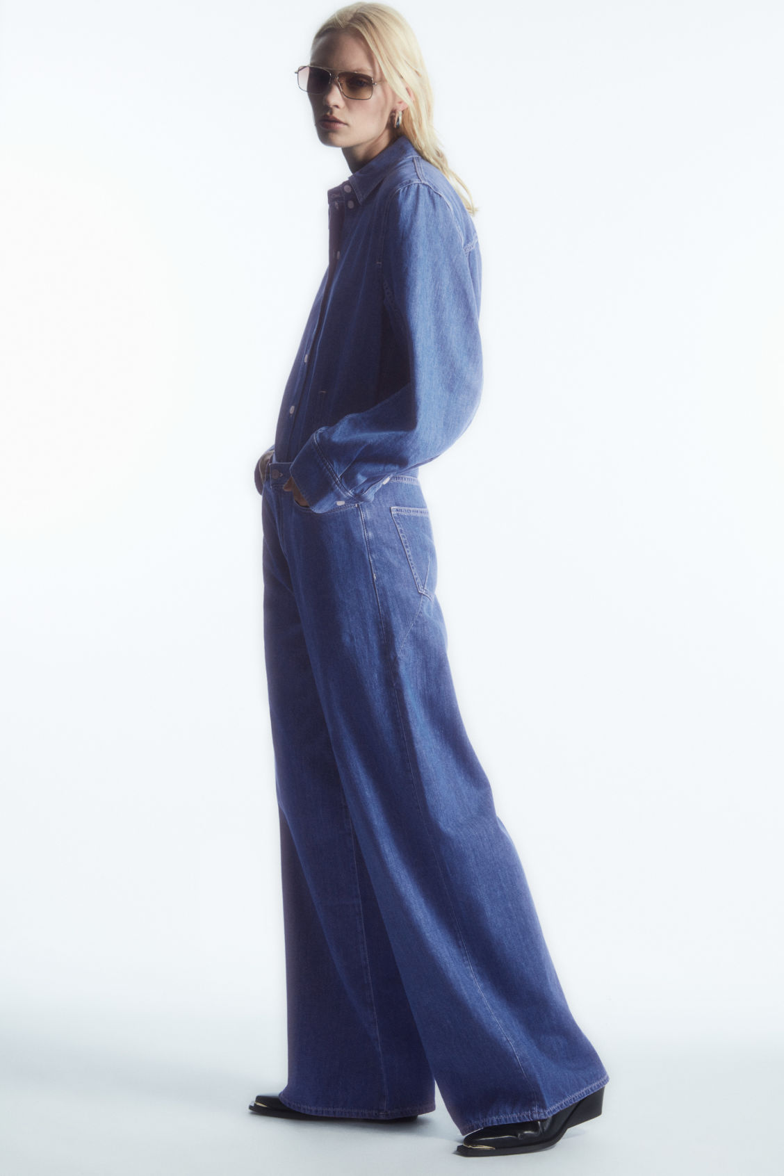 WIDE-LEG HIGH-RISE JEANS