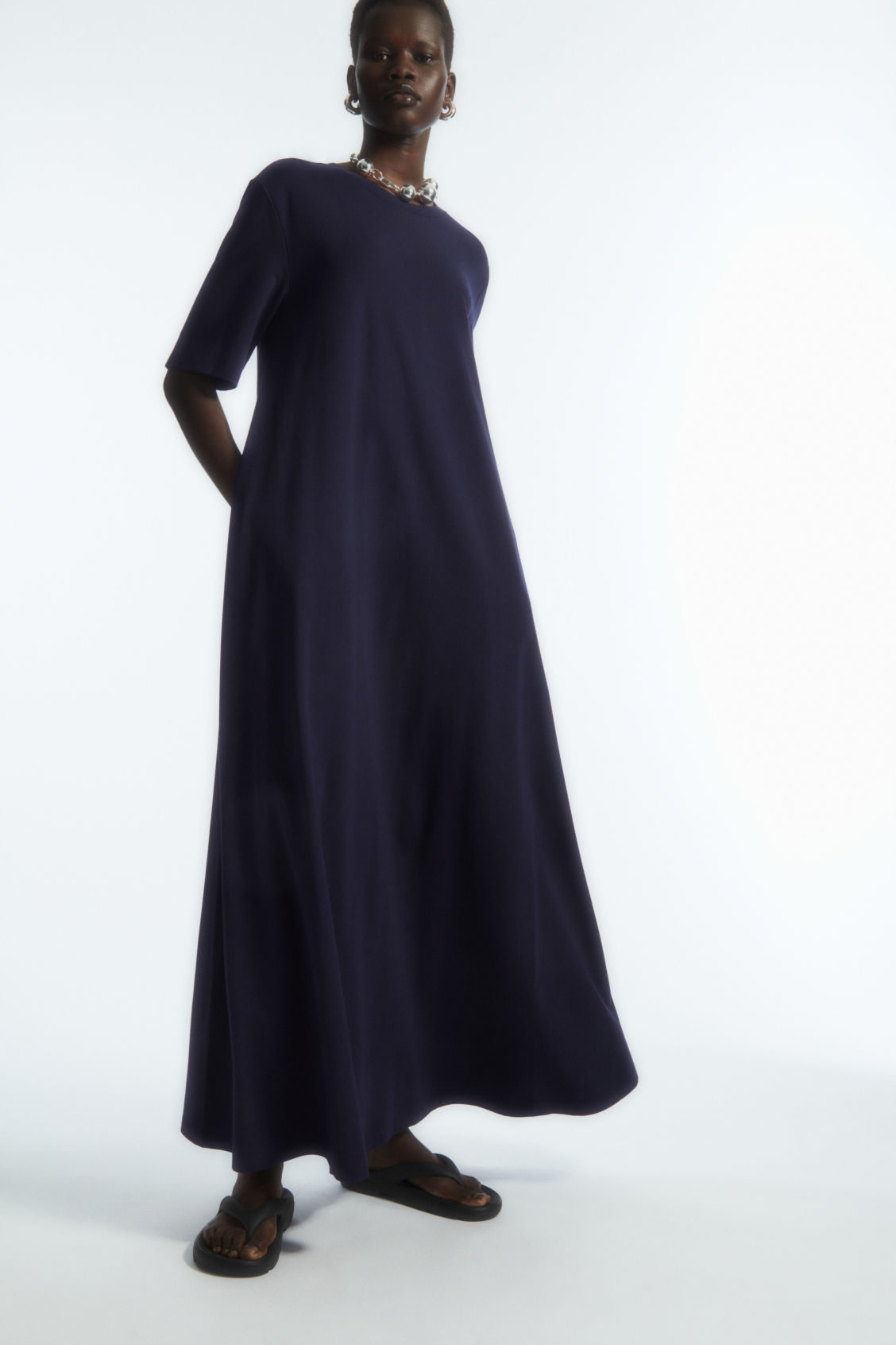 VOLUMINOUS MAXI T-SHIRT DRESS