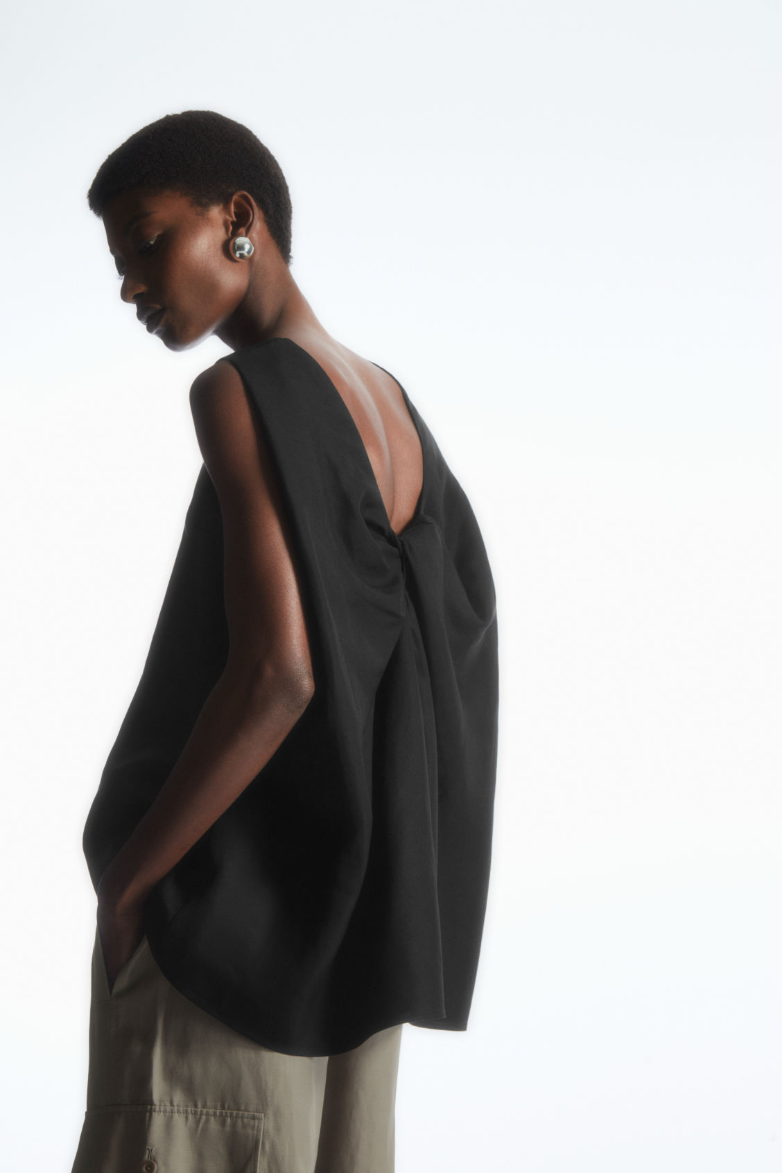 TWIST-BACK SLEEVELESS TOP