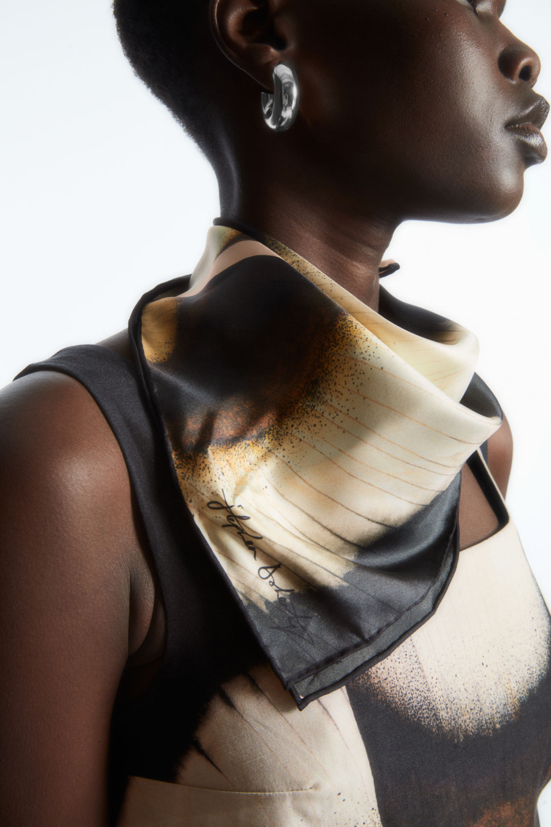 FLORAL-PRINT PURE SILK NECK SCARF