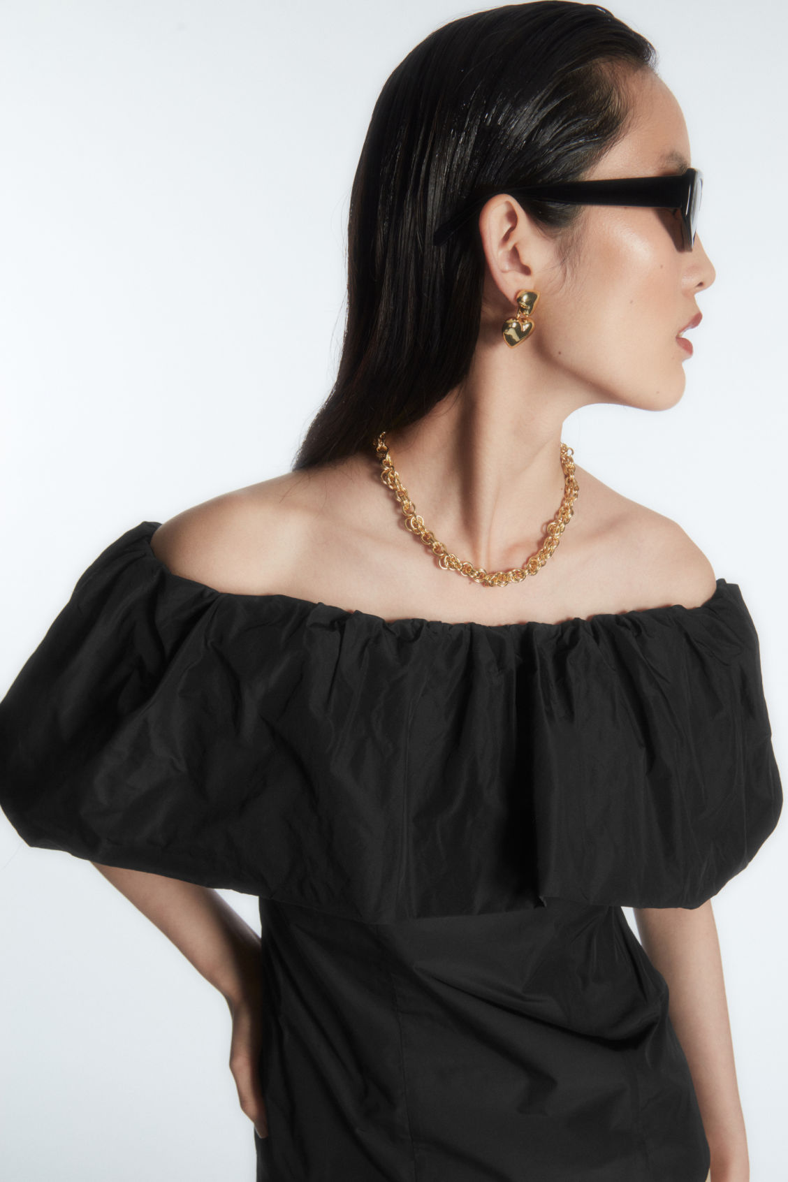 VOLUMINOUS OFF-THE-SHOULDER TOP