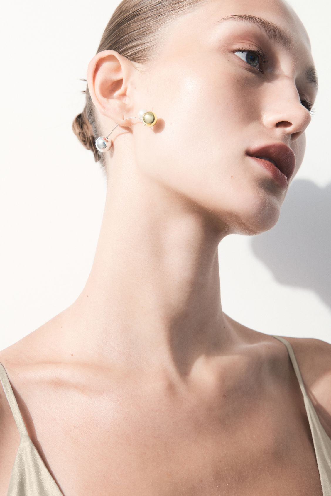 THE SPHERE PEARL EARRINGS