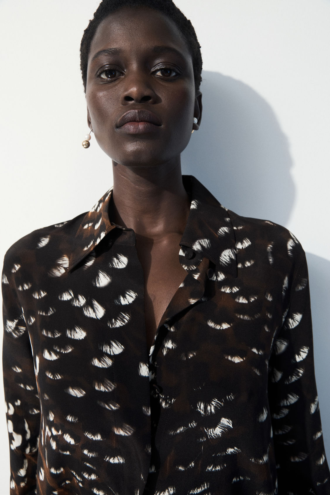 THE FEATHER-PRINT SILK SHIRT