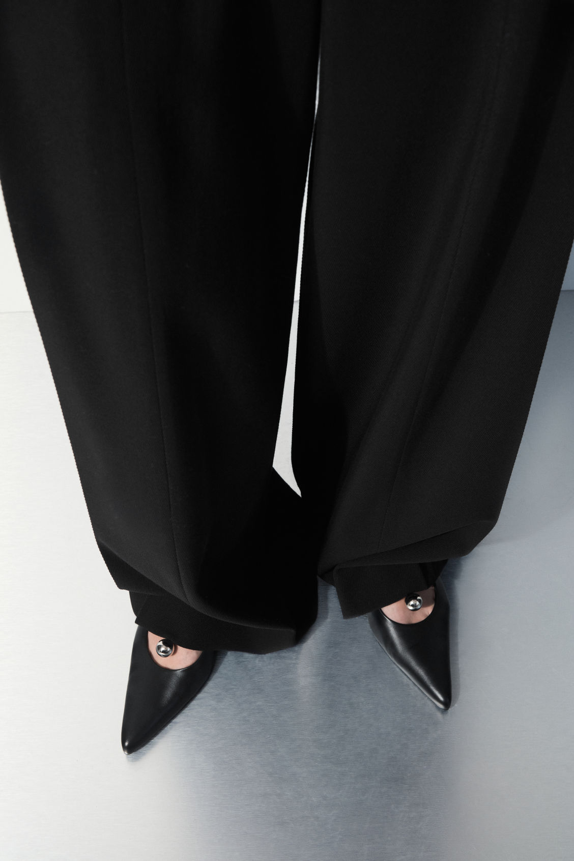 THE SPHERE POINT-TOE PUMPS