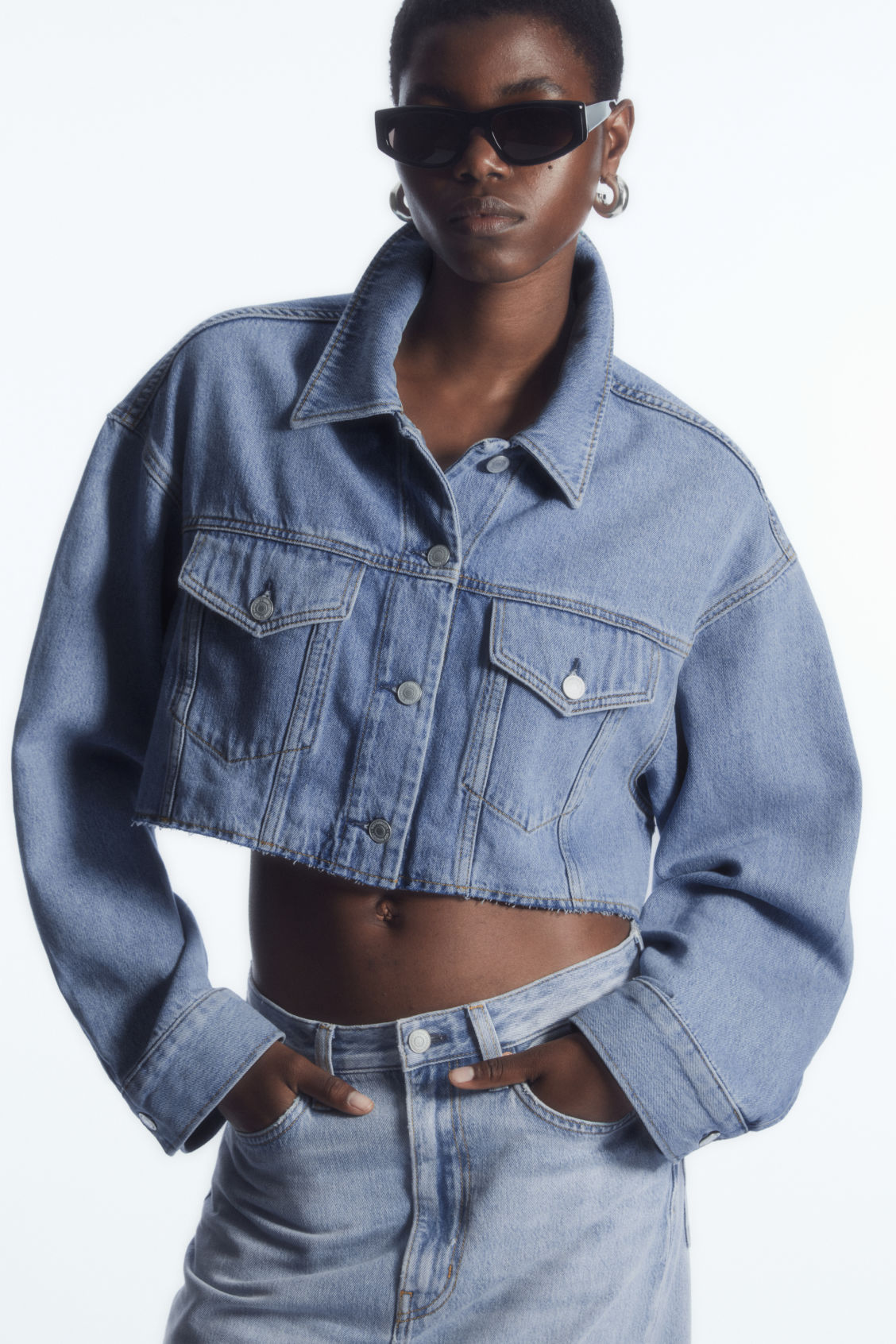 OVERSIZED CROPPED DENIM OVERSHIRT