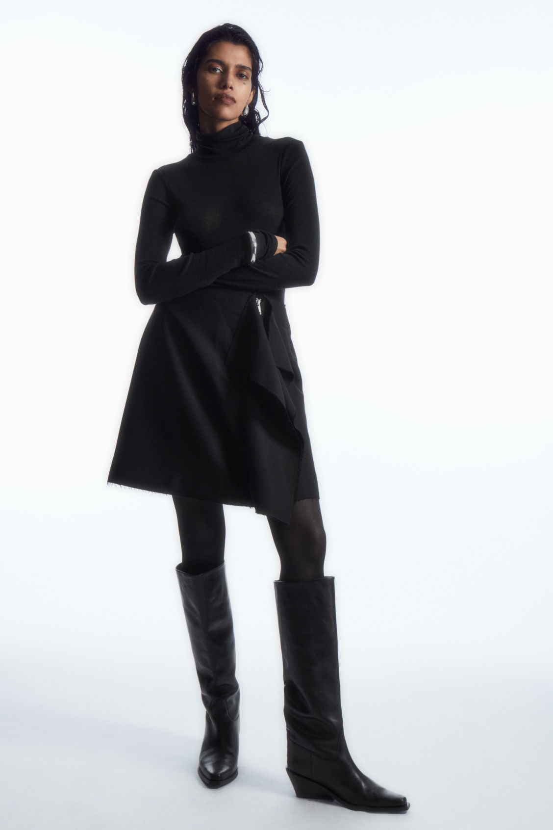 LOW-RISE DECONSTRUCTED MINI SKIRT