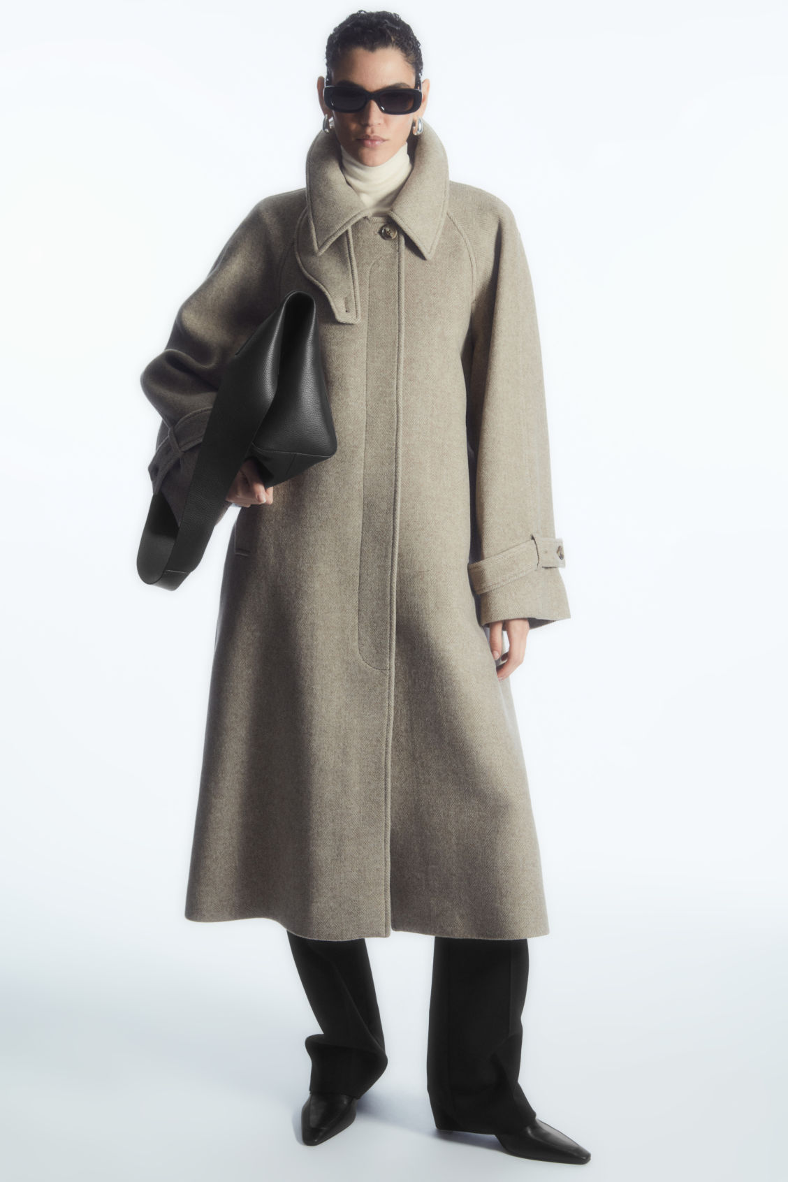 OVERSIZED ROUNDED WOOL COAT