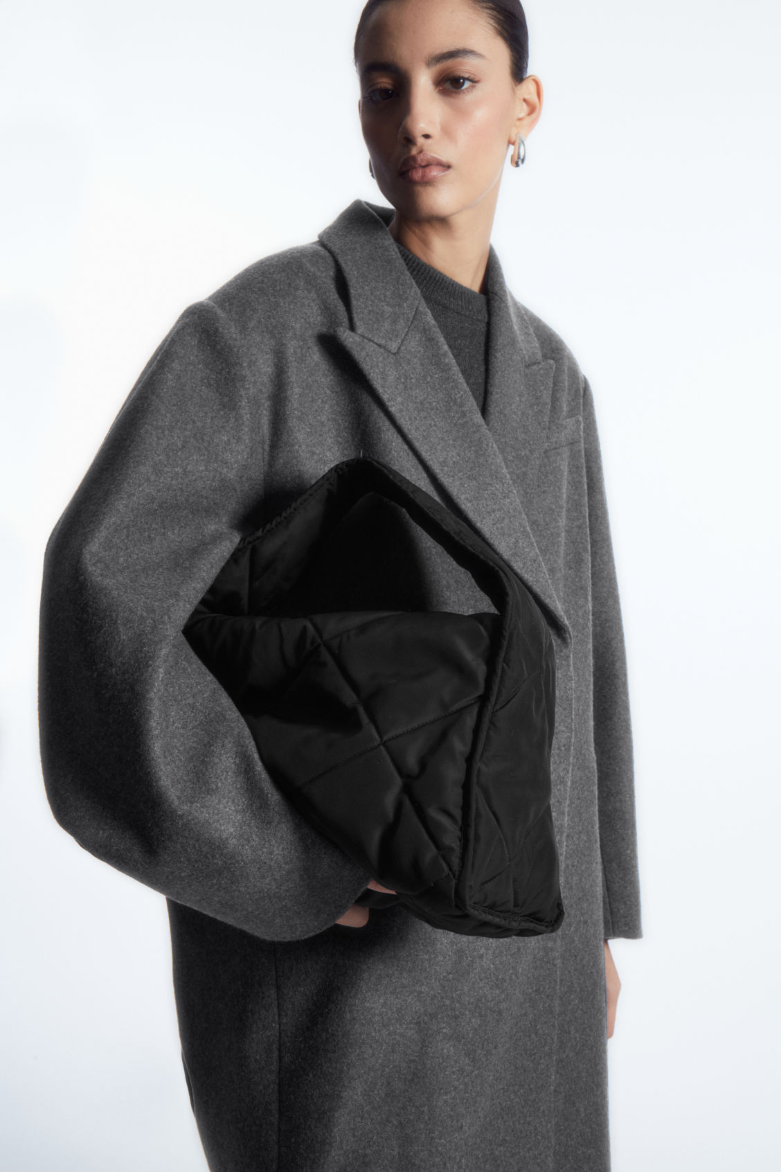 DIAMOND-QUILTED SHOULDER BAG