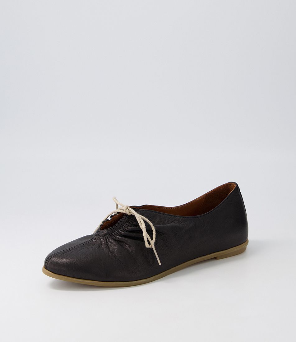 Levea Black Leather Flat Shoes