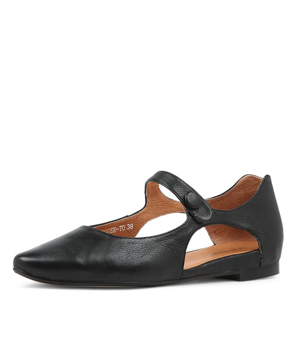 Strigger Black Leather Flat Shoes
