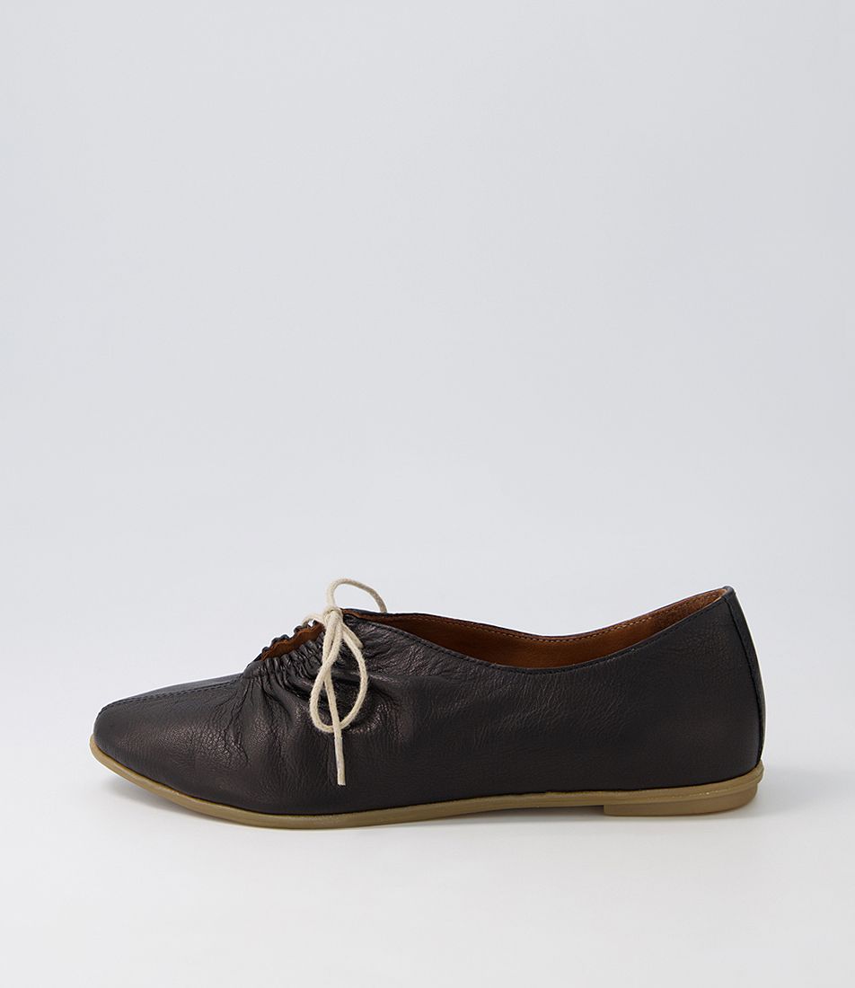 Levea Black Leather Flat Shoes