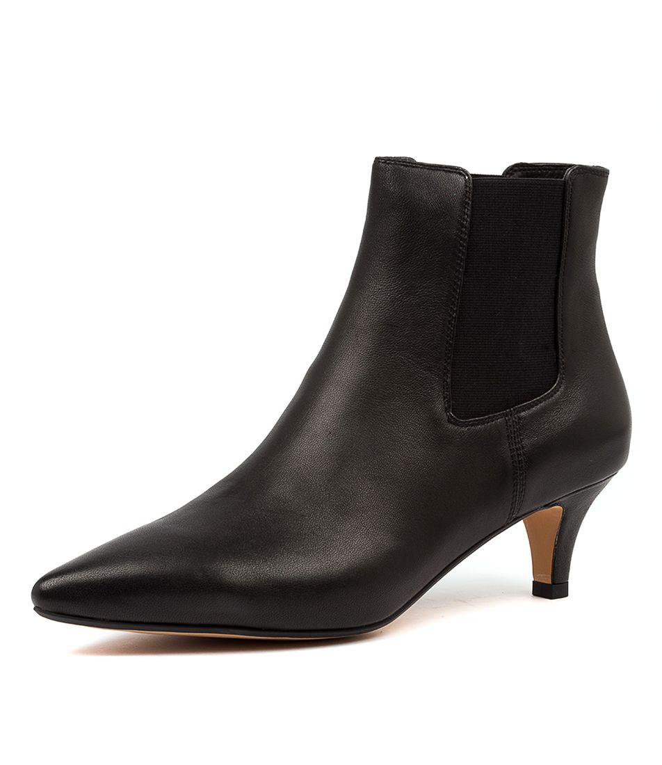 CHOOSI DF BLACK LEATHER