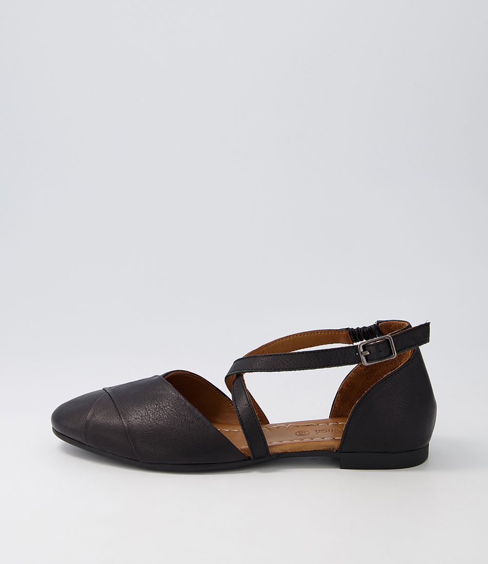 Serine Black Leather Flat Shoes