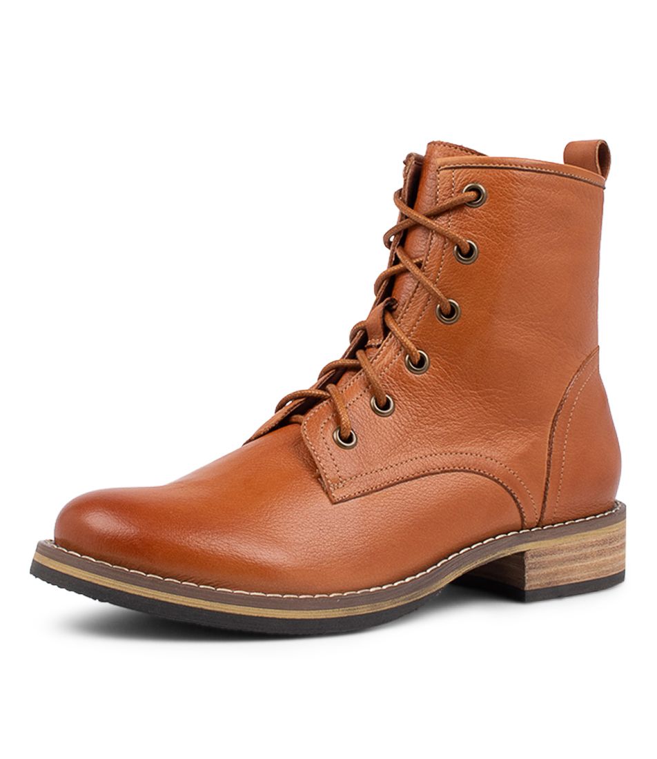 Unnax Tan Leather Lace Up Boots