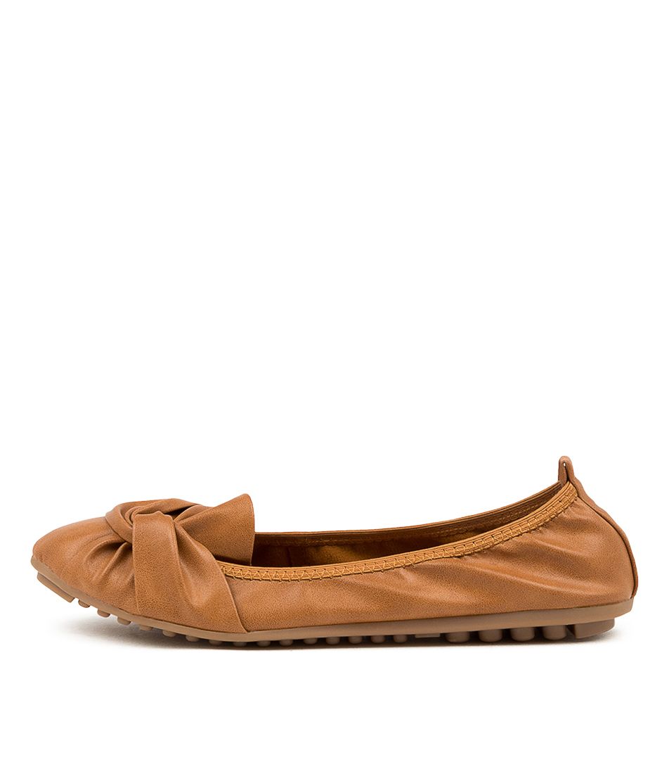 CLAYNE TAN SMOOTH BALLET FLATS