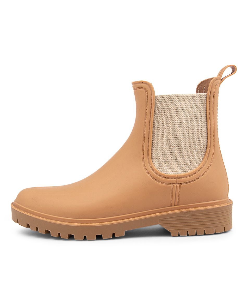 LAURINA TAN GUMBOOT