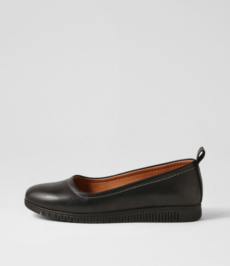 Jikka Black Leather Flat Shoes