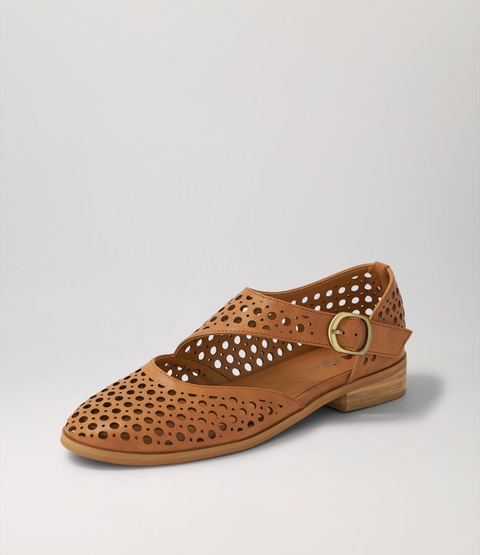 Qixen Tan Flat Shoes