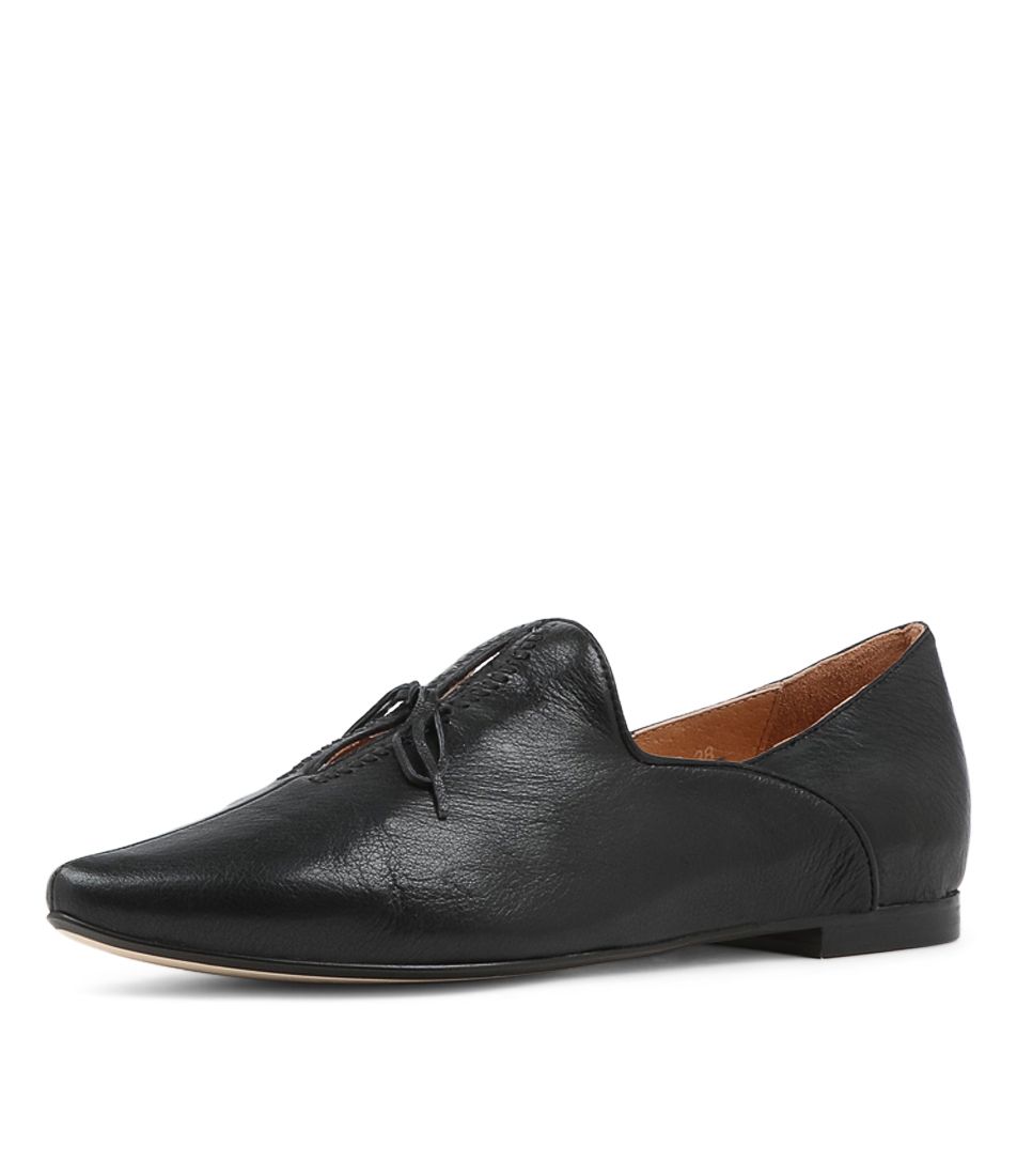 Sommer Black Leather Flat Shoes