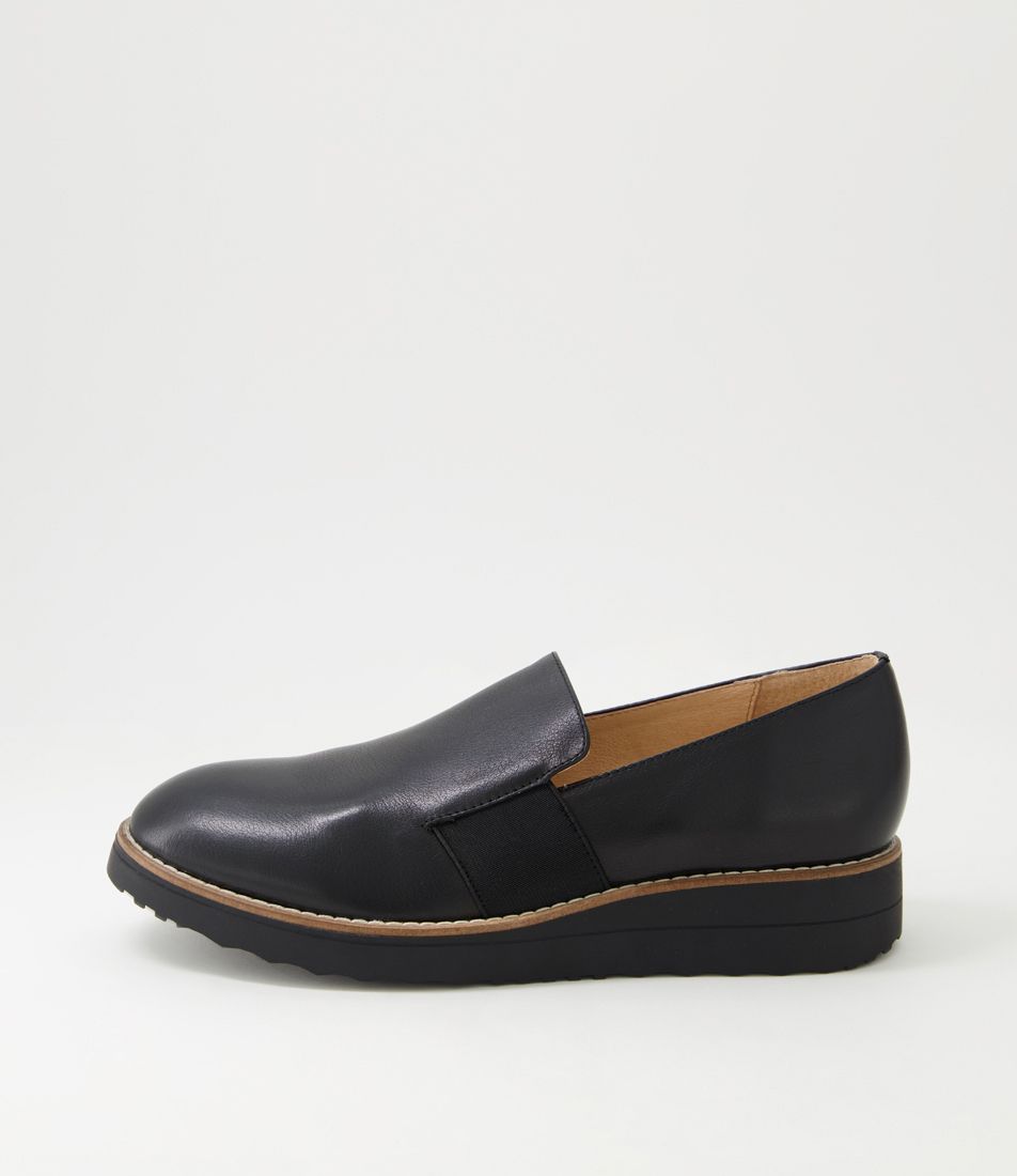 Otrad Black Leather Flat Shoes
