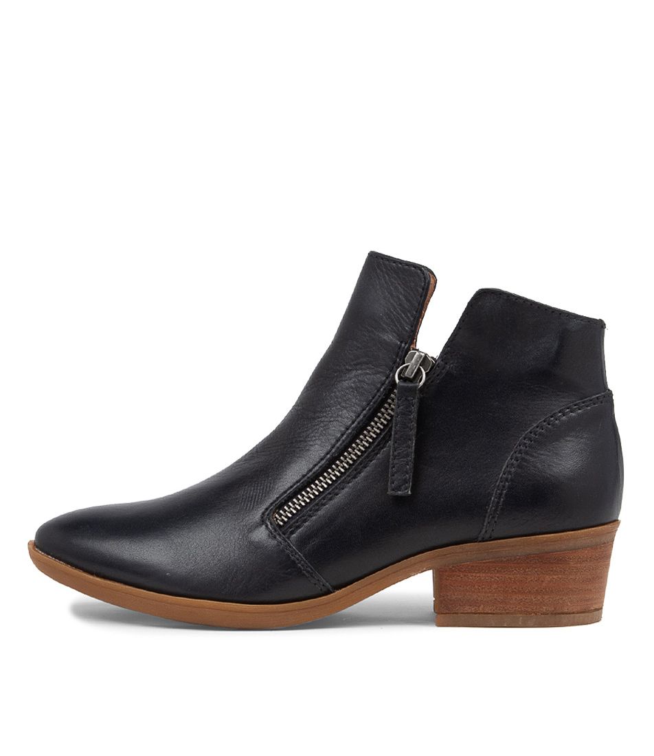 Zalen Navy Leather Ankle Boots